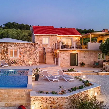 Lukrecija Stonehouse *