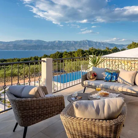 Villa Lukrecija Stonehouse Supetar