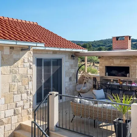 Villa Lukrecija Stonehouse Supetar